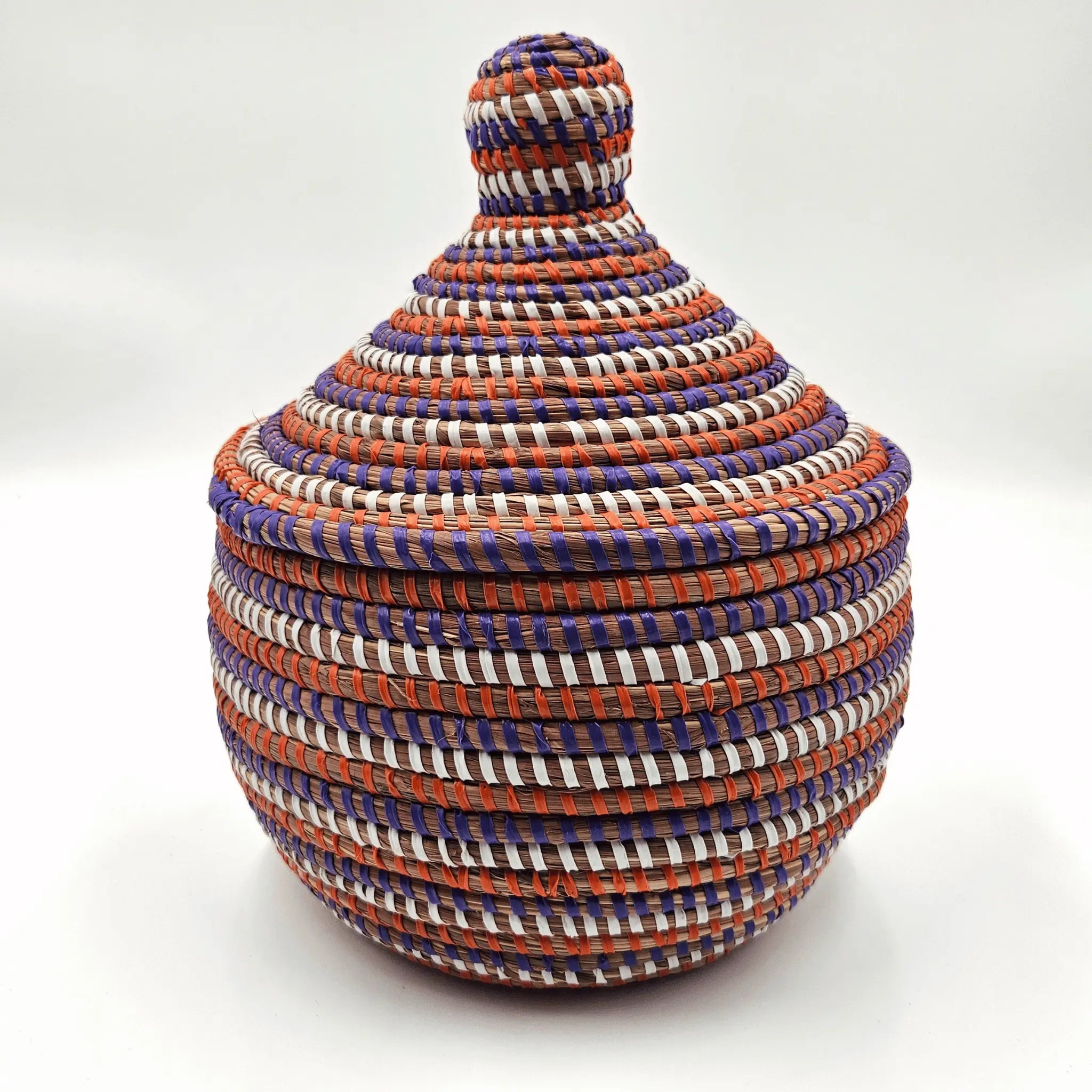Image d'un panier rond décoratif pour étagère avec couvercle blanc orange et violet