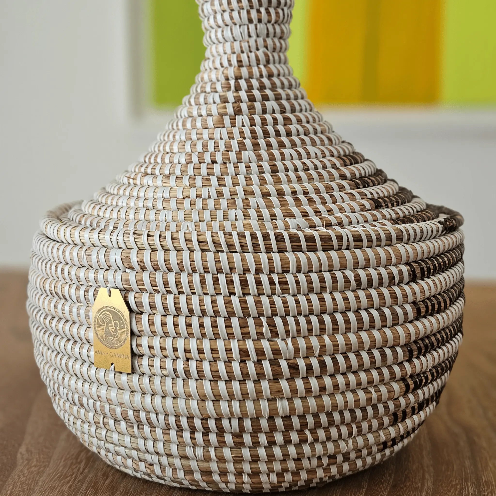 Image d'un panier avec couvercle pour salon ou salle à manger noir et blanc