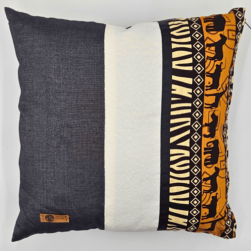 image d'un coussin avec tissu wax et tissu uni