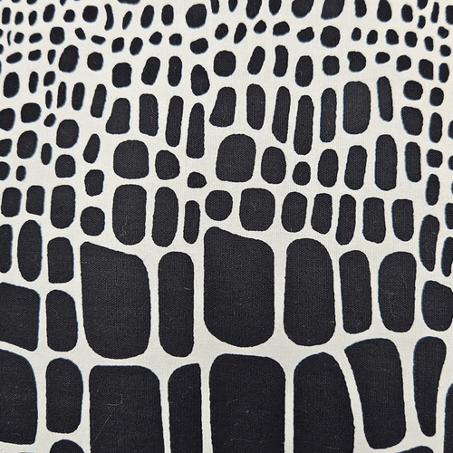 Image des détails d'un tissu wax africain noir et blanc motifs animal